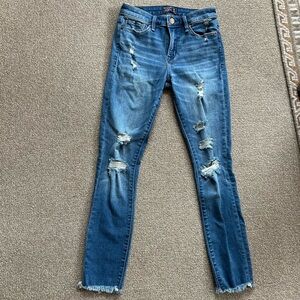 Abercrombie & Fitch Harper Low Rise Ankle denim jeans with chewed hem size 0/25
